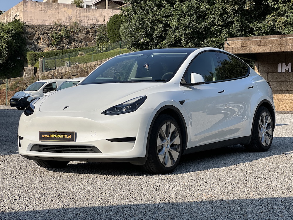 TESLA MODEL Y STANDARD RANGE