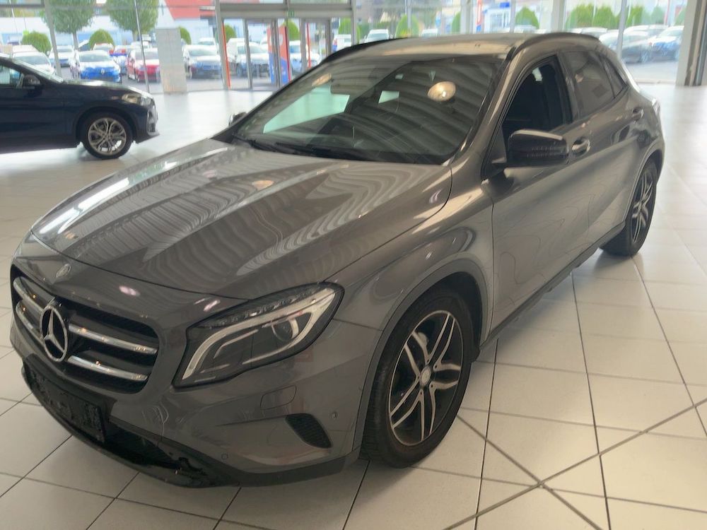 MERCEDES-BENZ GLA220d URBAN AUTO